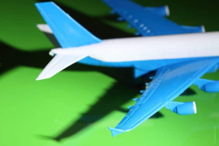 Voyager avec bébé : ces choses à savoir absolument sur les vols « long – courrier » (attention, billet qui pique!)