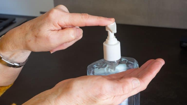 73 % des gels et solutions hydroalcooliques sont inefficaces 73 % des gels et solutions hydroalcooliques sont inefficaces