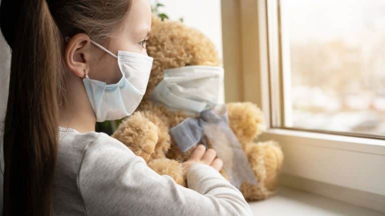La nouvelle variante de la Covid-19 est-elle dangereuse pour les enfants