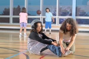 Surprotection parentale : les dangers du parent hélicoptère pour l’enfant