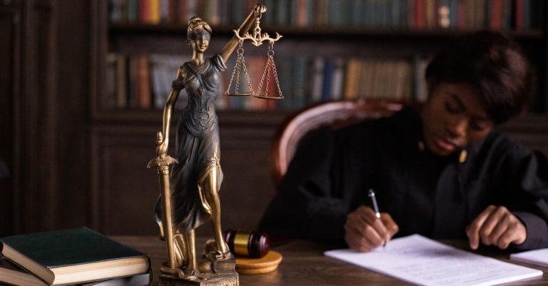 Avec Avène, nos hommes aussi ont droit à leur routine beauté ! law justice legal documents